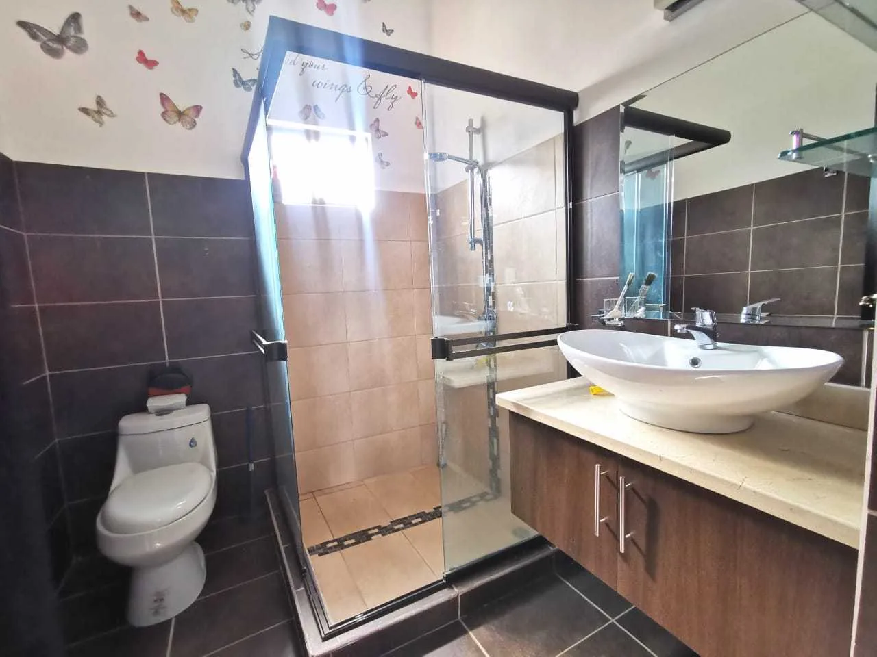 Se Vende Casa en Condominio, La Isla, La Trinidad de Moravia , San José. - foto 5