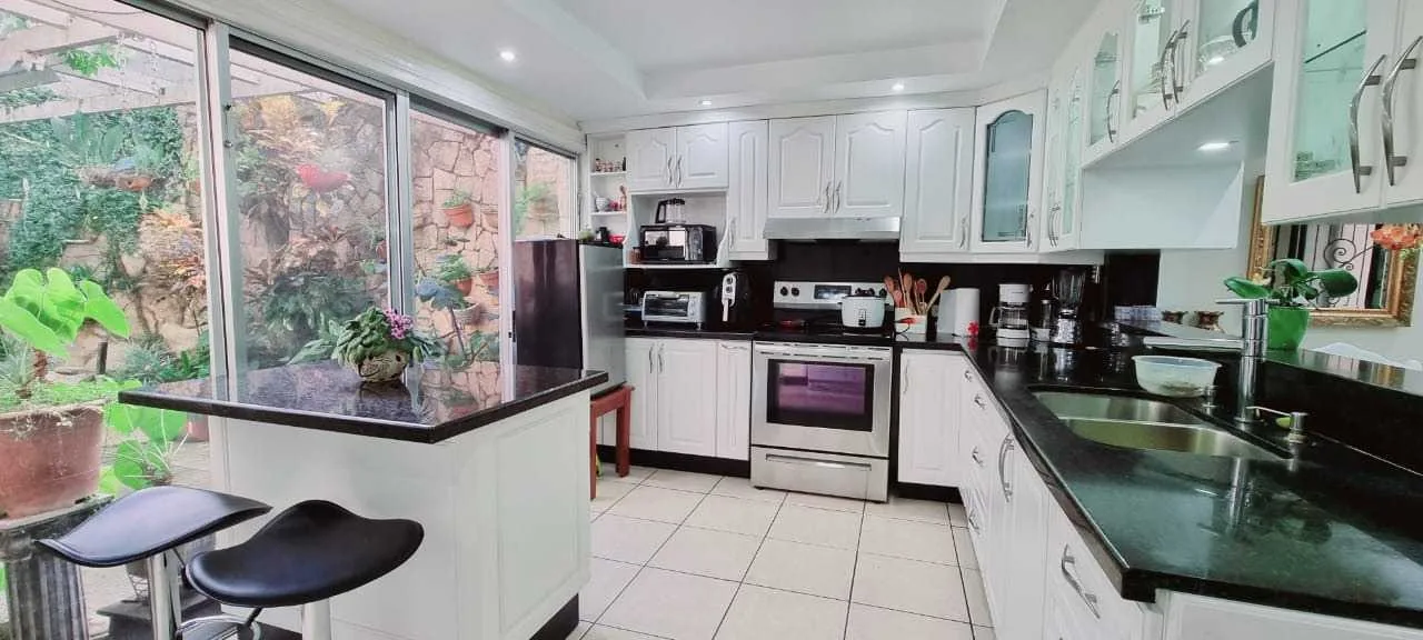 Edificio de Apartamentos en Venta, al final boulevard Rohrmoser. - foto 4