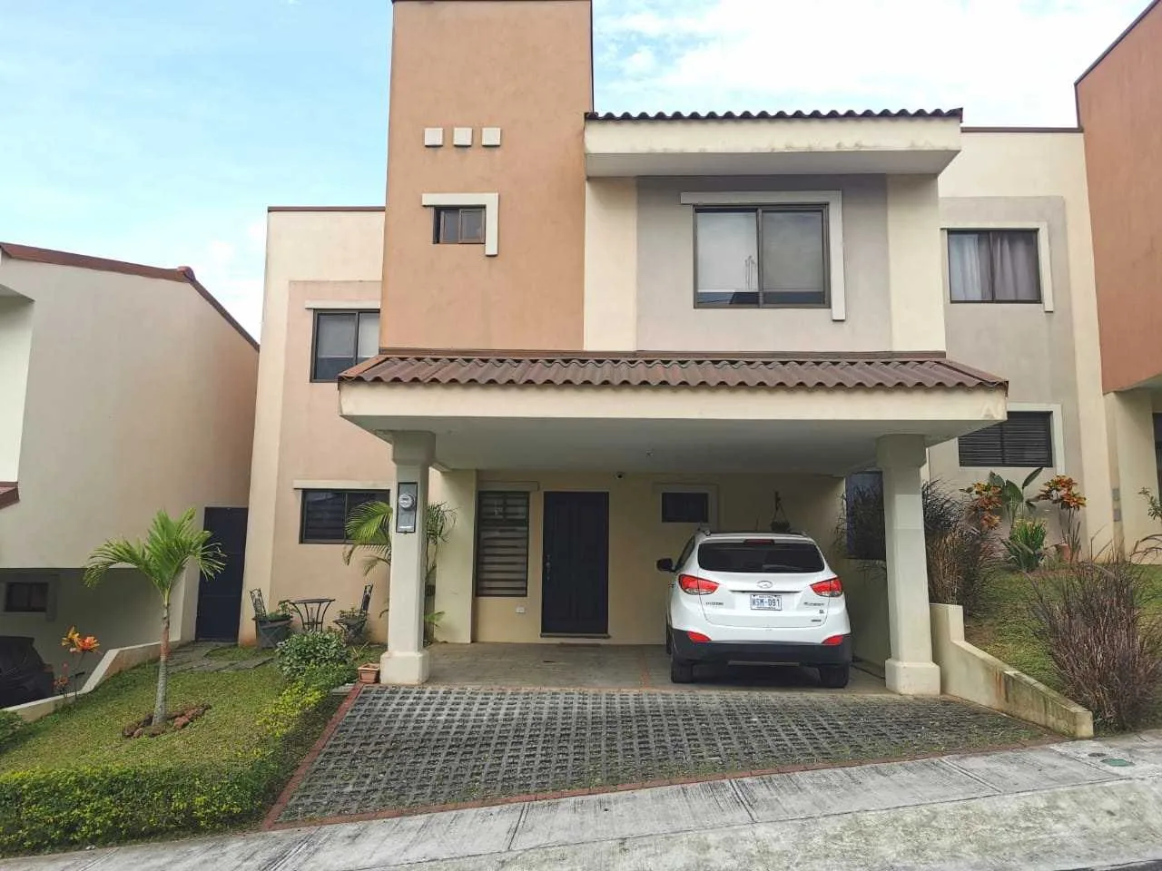 Se Vende Casa en Condominio, La Isla, La Trinidad de Moravia , San José. - foto 2