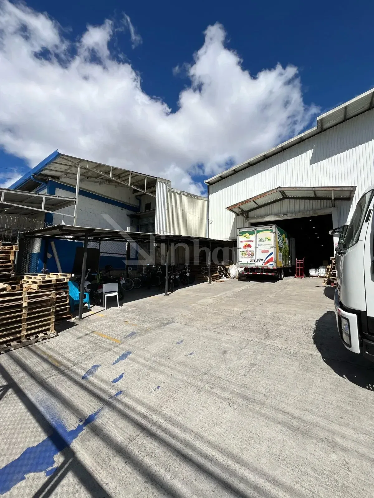 Venta de amplia Bodega en zona industrial con parqueo San José, San Francisco de Dos Rios - foto 4