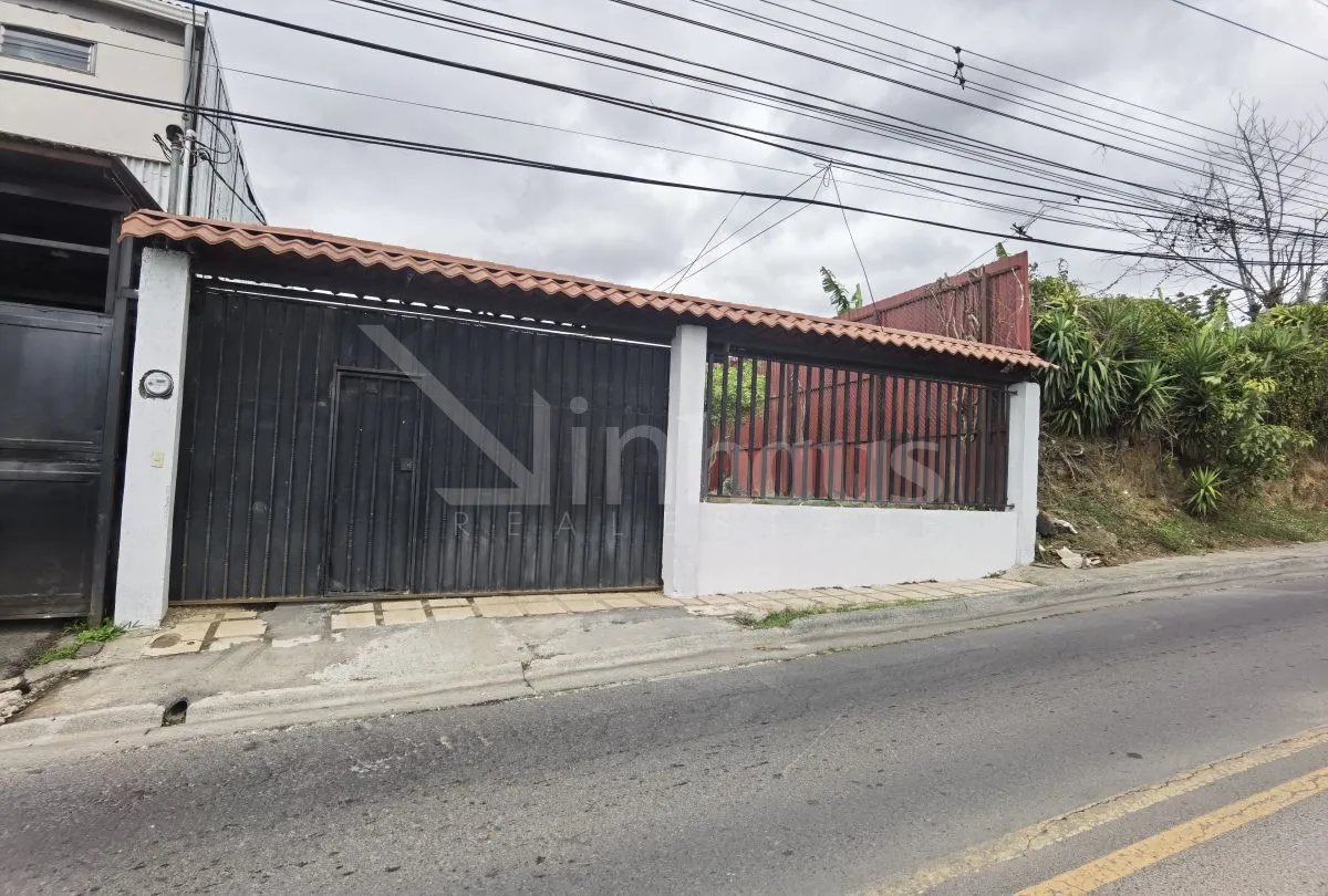 Venta de casa de una planta uso mixto - La Unión