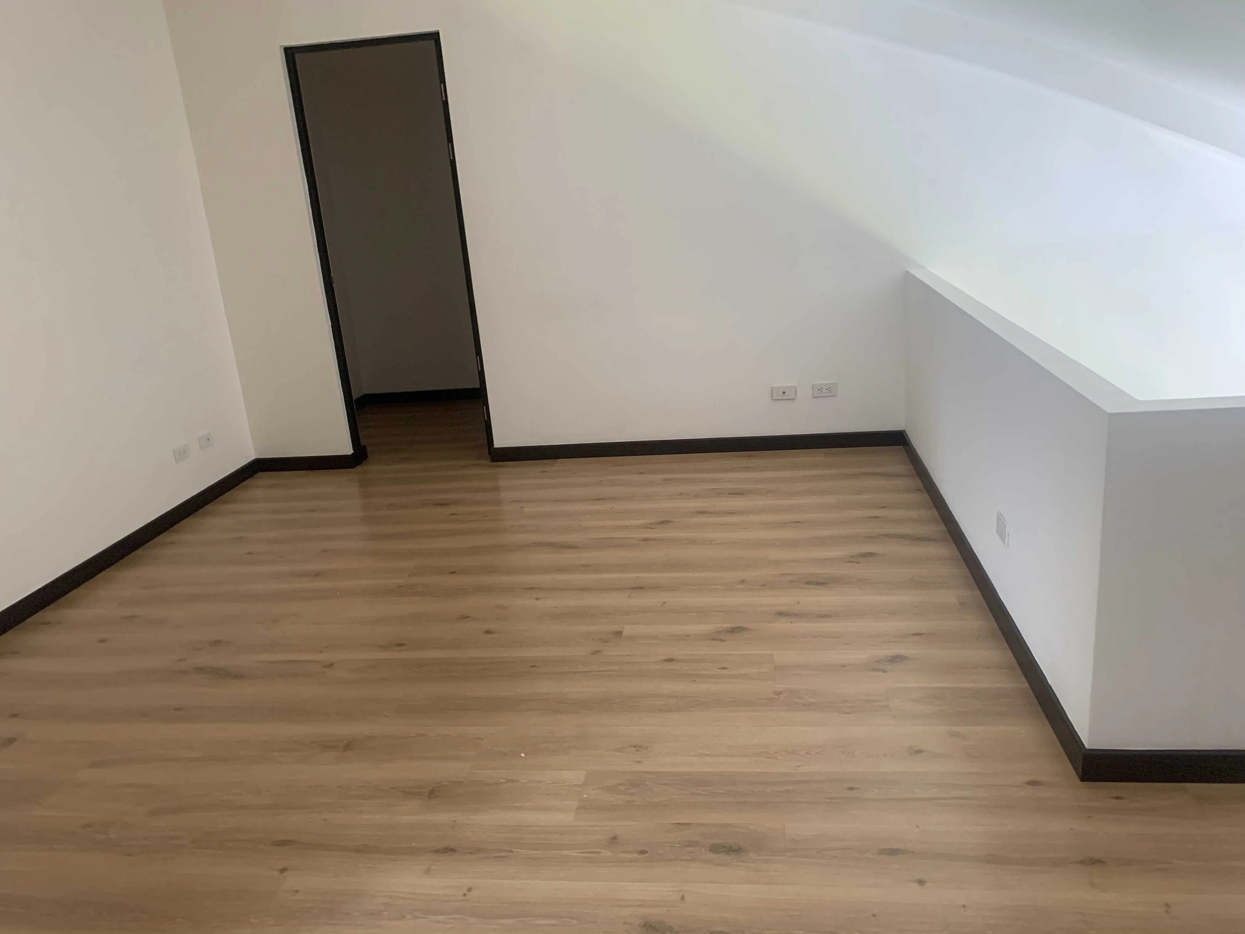 Se alquila lindo y moderno apartamento en Condado del Parque. - foto 5