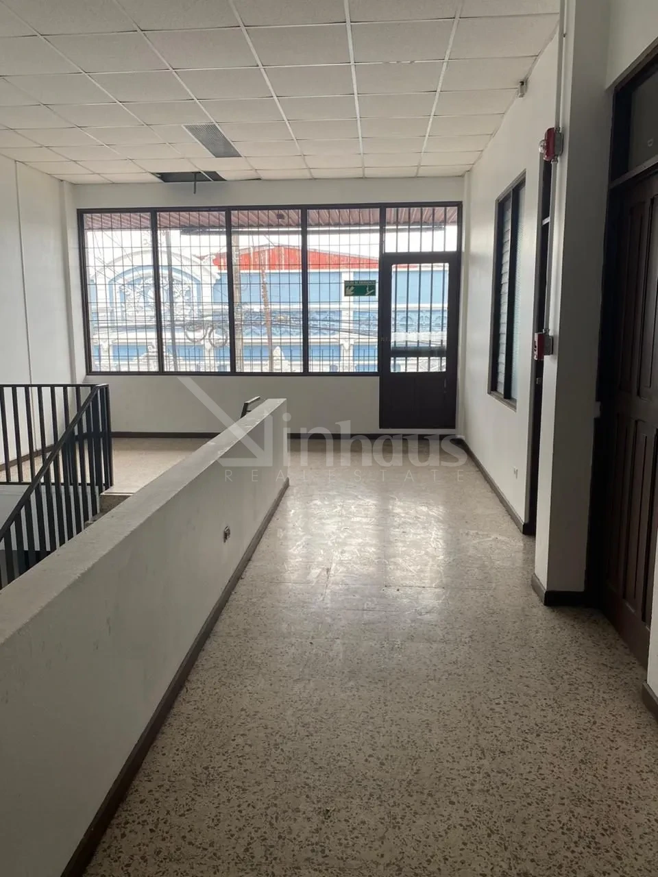 Alquiler de edificio ideal para oficinas en el centro de Heredia - foto 4