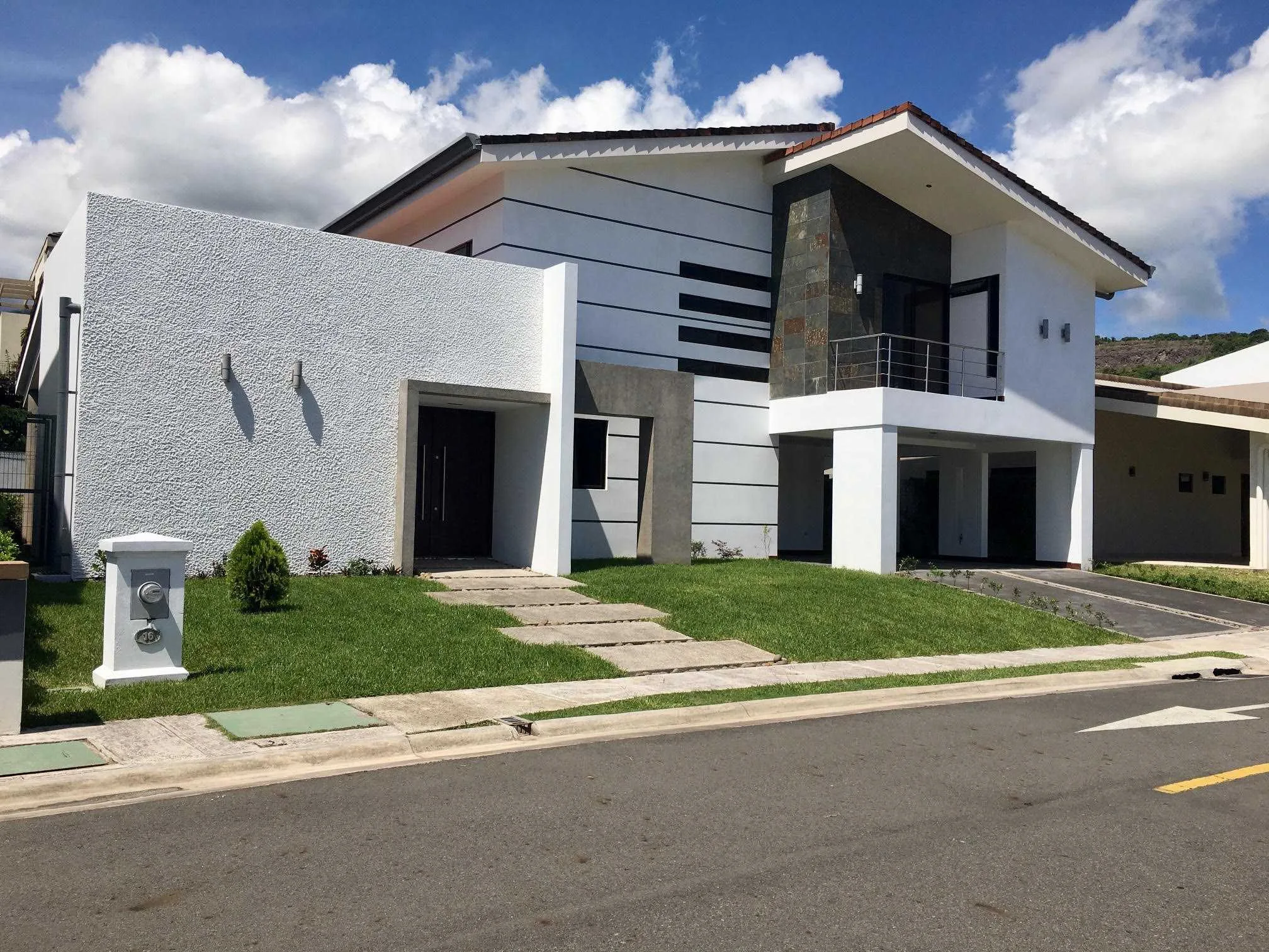 Hermosa casa contemporánea! - foto 2