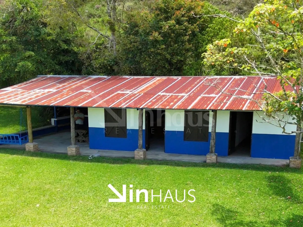 Venta de finca con cabaña en El Yas de Paraíso de Cartago - foto 5