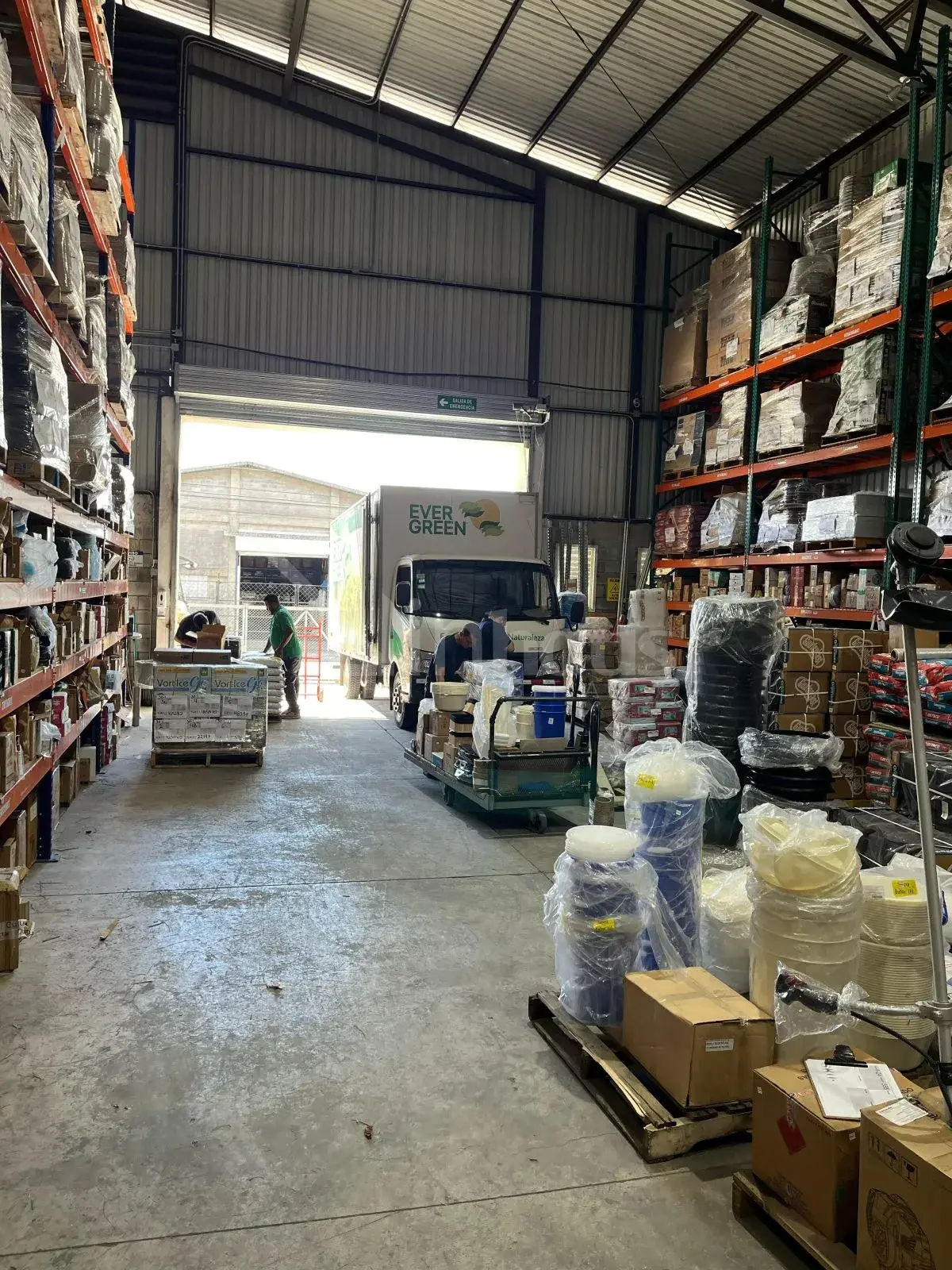 Venta de amplia Bodega en zona industrial con parqueo San José, San Francisco de Dos Rios