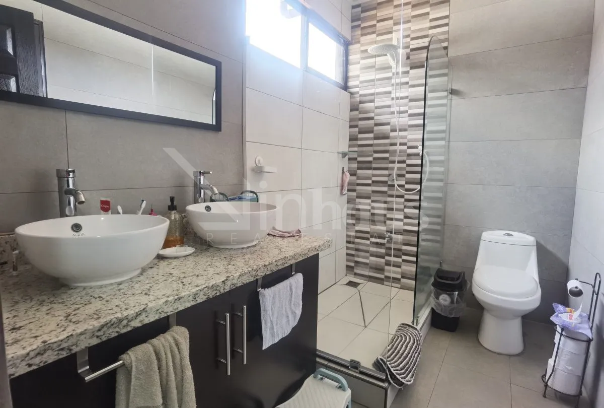 Venta de casa de 2 plantas - Patarra - foto 2