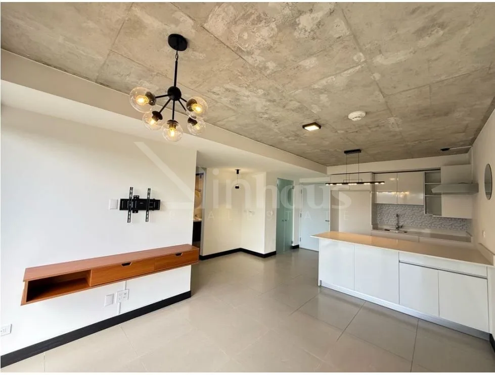 Condominio Semi Amueblado en Curridabat con tres habitaciones