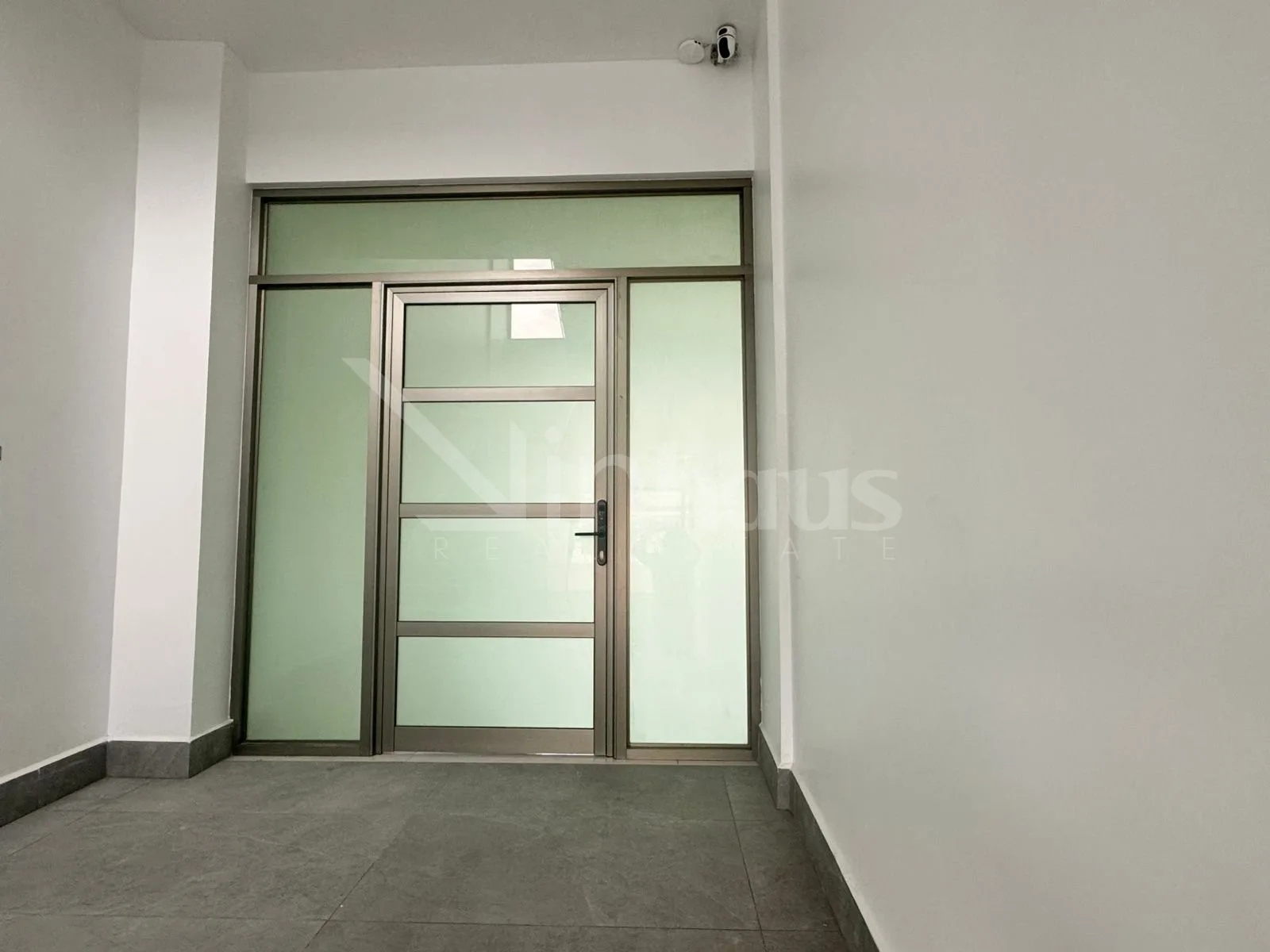 Alquiler de apto tipo loft con patio