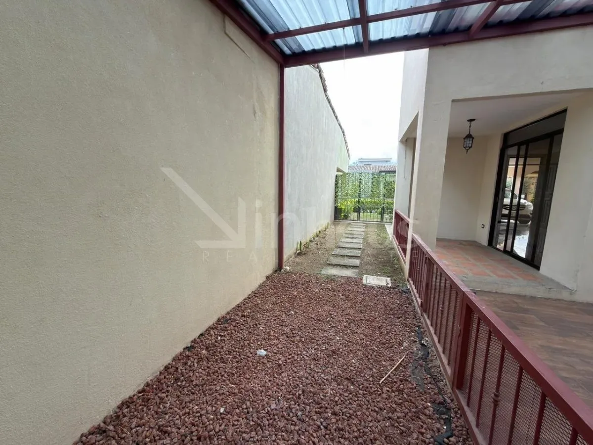 Venta de casa en condominio La Hacienda en Cartago - foto 2